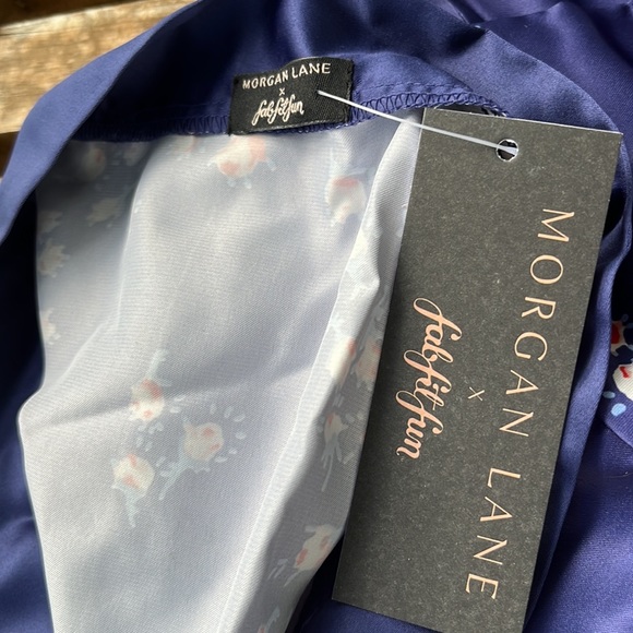 Satin Robe - Picture 2 of 4